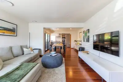 Image de City-end Karori - Modern 4-bed/2-bath townhouse with garage and spa pool