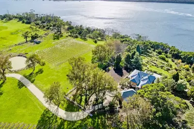 Image de Tamar Valley Wine Route - Pointe Rapidé Estate & Vineyard. \nSerenade your Soul.