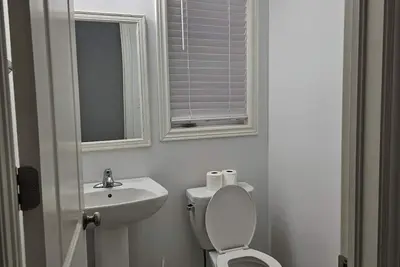 Image de Cozy Family Size Home in a quite neighbourhood with proximity to restaurants