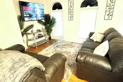 Image de Charming 2-bedroom 1 bath apartment, WiFi in delightful downtown Memphis