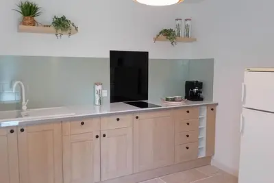 Image de appartement avec grand jardin, week-end ou semaine, 5 mn d' Aigues-Mortes
