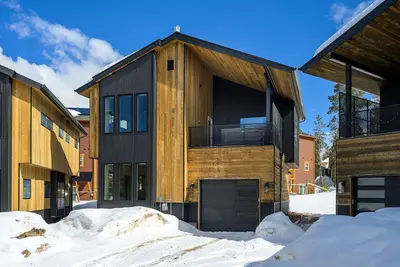 Image de New Mountain Villa I Great Views I Private Hot Tub I Game Table I Discounted Attractions