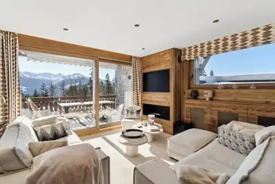 Image de The Alpine Nest by Mrs Miggins ****