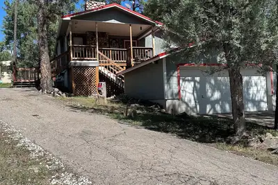 Image de Charming 3-bedroom Ruidoso cabin in a prime location with Ac & WiFi.