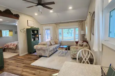 Image de Lake View Cottage for Two with Views of Harrison Lake