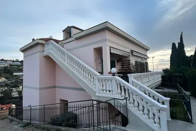 Image de Appartement 'Mansarda Di Marta' avec vue sur la mer, Wi-Fi et climatisation