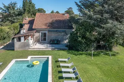 Image de La Bastide des Alpilles – Villa familiale de luxe à Saint-Étienne-du-Grès avec piscine chauffée et cuisine d’été