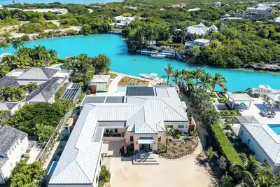 Image de Seafoam Cay. New Luxury on the water with Gym. Swim, snorkel, sail, boat dock