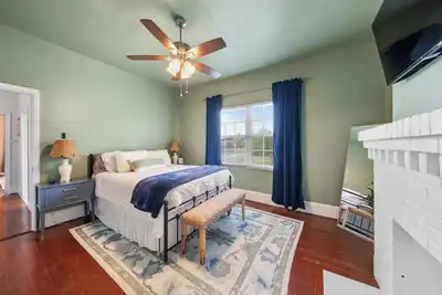 Image de Spacious & Charming Home - Walk to Mercer University