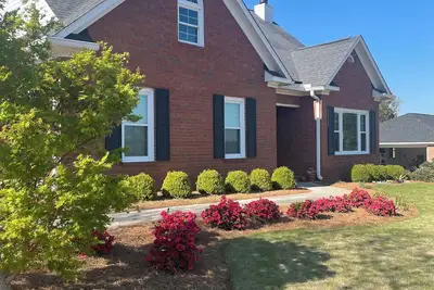 Image de Charming, comfortable, and only 3 miles from the National!