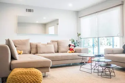 Image de Spacious 4-Bedroom Pool House - Close to Disneyland - Ac, Fast WiFi, Bbq