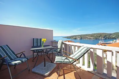 Image de Garçonnière avec la terrasse et la vue sur le mer Sumartin, Brac (As-24131-a)