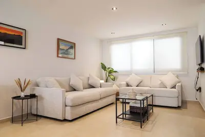 Image de New Home p\/8 in Private Condo, Netflix, 100mb Wifi and Nearby Amenities