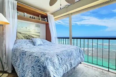 Image de Sans Souci 1203 ⚜ 12th Floor Beachfront Studio—Sleeps 4, Smart Tv & Wi-Fi
