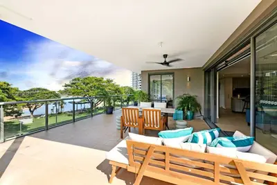 Image de Zen Sunset Sanctuary: Balcony Dining - Bayview