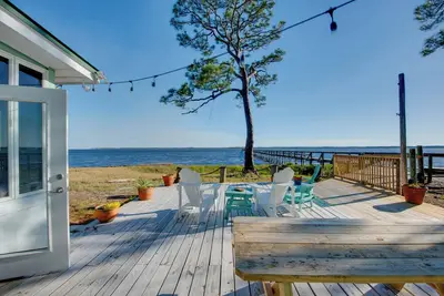 Image de Relax & Refresh: Waterfront Cottage in Panacea