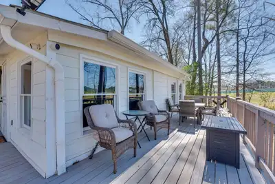 Image de 11 Mi to Dtwn Atlanta: Conley Home w/ Yard