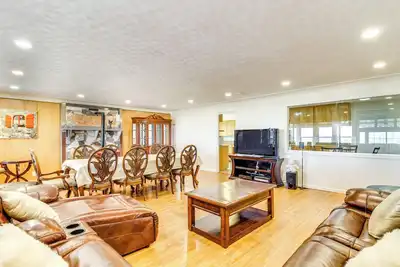 Image de 6 Mi to Unm: Albuquerque Family Abode w/ Views!
