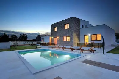 Image de Appartement mansardé avec balcon à Medulin