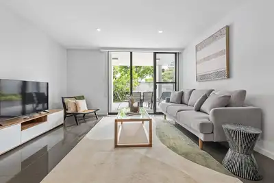 Image de Modern Luxury in Our Beautifully Appointed Three-Bedroom Apartment