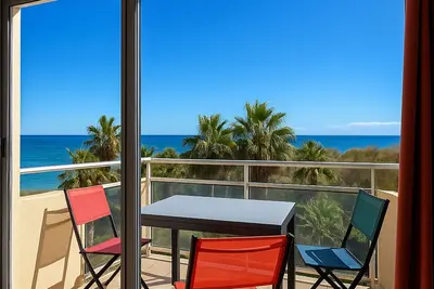 Image de Appartement cosy à Saint-Cyprien avec vue mer et montagnes, climatisation et parking
