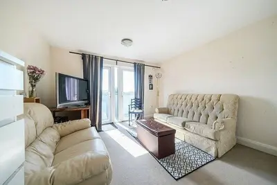 Image de 2 bed flat to let in Welling-zone4 and only 25 mins by train to Central London.
