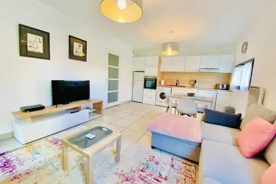 Image de Appartement Centre Ville 2 Chambres Tout Equipe Balcon Ascenseur Parking Prive