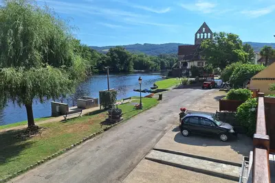 Image de Maison les pieds dans l'eau à Beaulieu/Dordogne 6 chambres climatisées