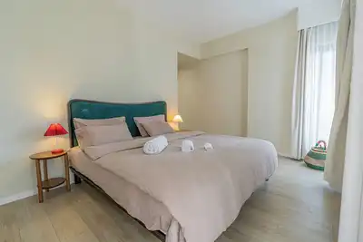 2 bedroom  Modern & Convenient  Riverside square