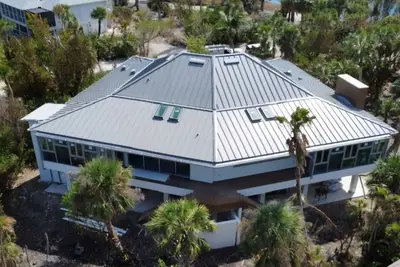 Image de Bentley Beach House: HighEnd Custom Built Home! Walk to Private Beach Access!