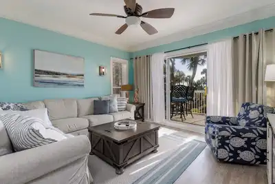 Image de 112 Barrington Court. Beachfront Condo, Sleeps 8, Free Bikes