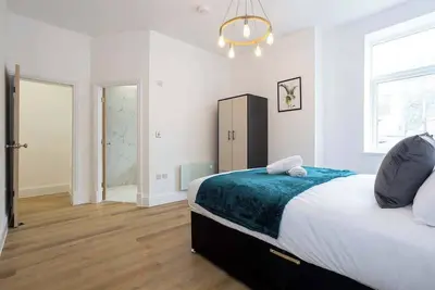 Image de New! Spacious Flat, Ideal for Business, Sleeps 4!