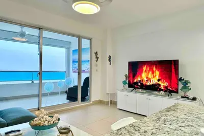 Image de Romantic Hideaway Beach Front Condo, Spectacular Views, Pool