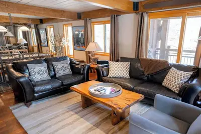 Image de Updated 3br condo in downtown Aspen next to Lift 1a w\/ heated pool and hot tub!