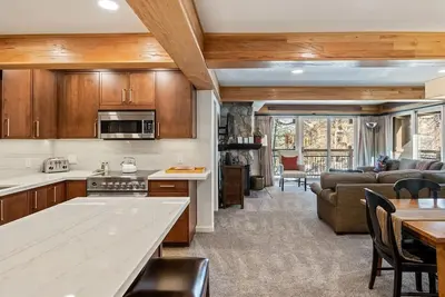 Image de Wonderful 3br condo near Lift 1a in downtown Aspen w\/ heated pool & hot tub!