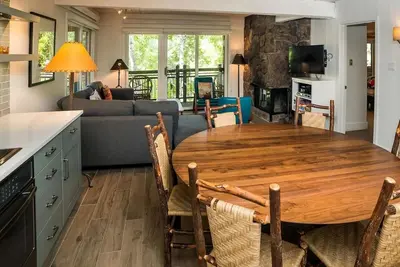 Image de Cozy and convenient 3br condo in downtown Aspen near Lift 1a with pool & hot