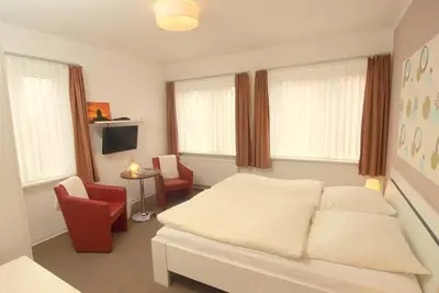 Image de Double room, 1st floor, shower/Wc, non-smoking - Pension Friedrich Voss