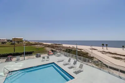 Image de Brand New! Life's At Ease With An Ocean Breeze! Introductory Pricing!