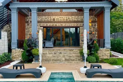 Image de 2+1 Private Pool-Fireplace-Sauna 5 Person Stone Villa House in Sapanca Unluce
