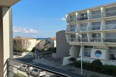 Image de Spacieux appartement de 2 chambres avec un accès direct à la mer.