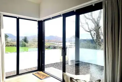 Rowan Beg Retreat - Tranquil apartment with WiFi in charming Renvyle