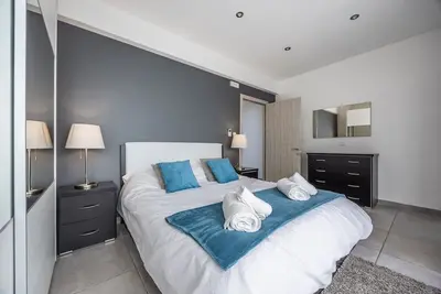 Modern Downtown Apartment