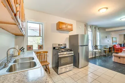 Image de 2 Mi to Red Line: Chicago Home Near Sherman Park