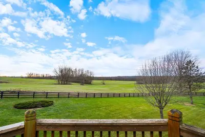 Image de Private Renovated Farmhouse w/Pool & Pond, Sleeps 14+