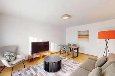 Image de Sunny and quiet 1br flat city center (Parkview 5)