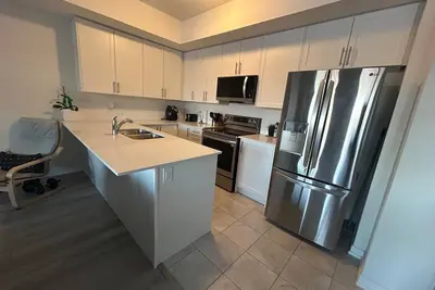 Image de Stunning Townhouse available for short term rent (July & August)