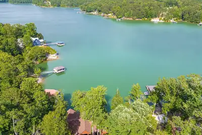 Image de Mountain Retreat on Smith Lake