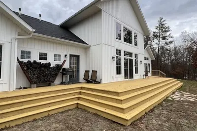 Lakefront & Woods Retreat