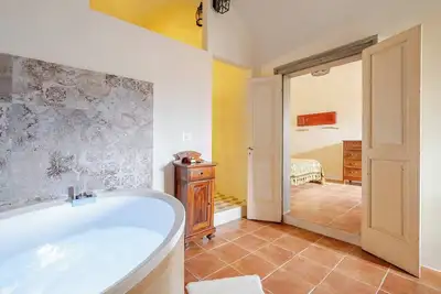 Image de House On The Arch, Deluxe Jacuzzi in Calascio
