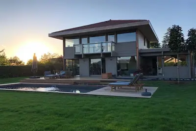 Image de Maison en bois lumineuse avec piscine à Annecy le vieux - 6 personnes